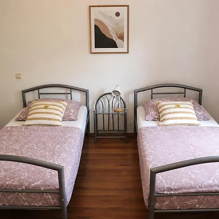 Apartment Sei Hier Gast - 3 Im Gesindehaus Warmsdorf, Zentral Zwischen Aschersleben, Bernburg Und Stassfurt Gusten