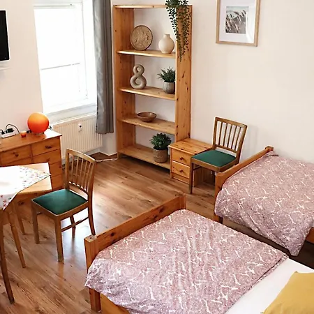 Sei Hier Gast - 3 Im Gesindehaus Warmsdorf, Zentral Zwischen Aschersleben, Bernburg Und Stassfurt Apartment