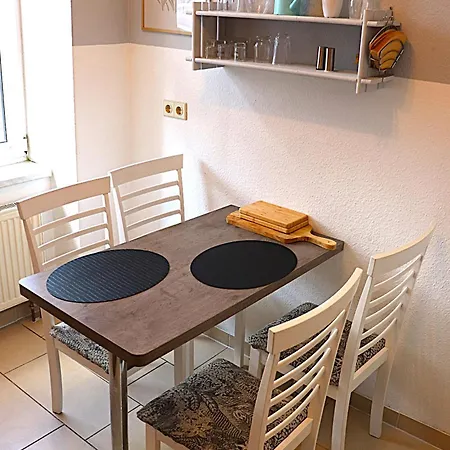 Sei Hier Gast - 3 Im Gesindehaus Warmsdorf, Zentral Zwischen Aschersleben, Bernburg Und Stassfurt Apartment Gusten