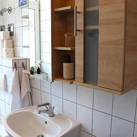 Apartment Sei Hier Gast - 3 Im Gesindehaus Warmsdorf, Zentral Zwischen Aschersleben, Bernburg Und Stassfurt